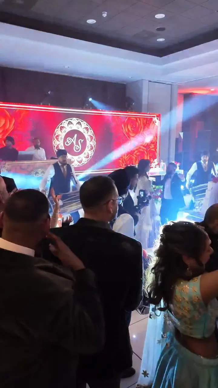 Four dhol players for a bride and groom entrance